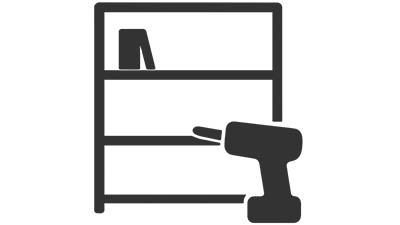 Montage und Einbau von Möbeln durch die Tischlerei Siebert in Melle Symbol für Montage – Akkuschrauber vor einem Regal als Zeichen für fachgerechten Möbelaufbau